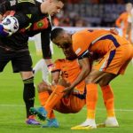 Nathan Ake pemain Manchester City yang cedera saat membela timnas Belanda