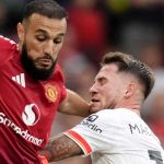 Noussair Mazraoui saat berduel dengan Alexis Mac Allister