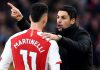 Pelatih Arsenal Mikel Arteta dan Gabriel Martinelli