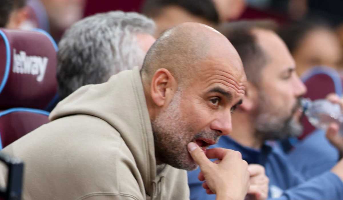 Pep Guardiola saat mengawasi tim Manchester City bertanding