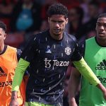 Raphael Varane saat berlatih bersama Anthony Martial