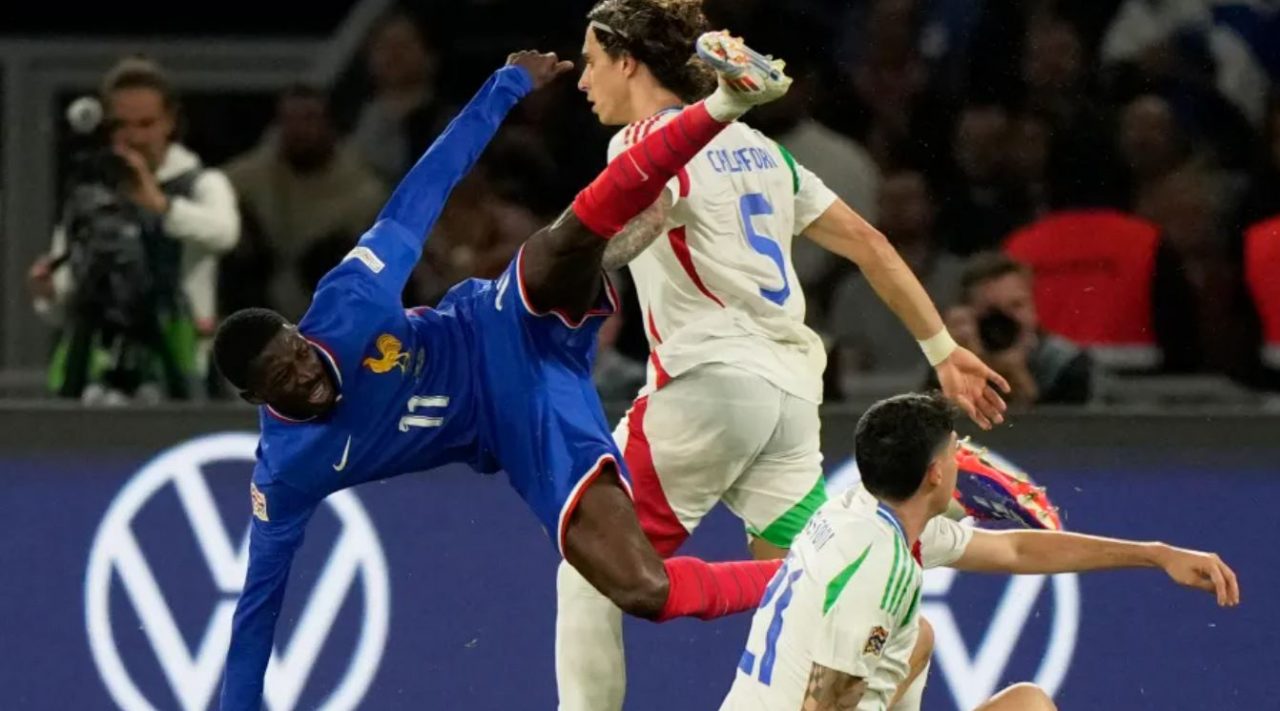 Riccardo Calafiori cedera aneh saat laga Prancis vs Italia di UEFA Nations League