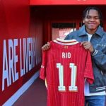 Rio Ngumoha saat diperkenalkan sebagai pemain Liverpool
