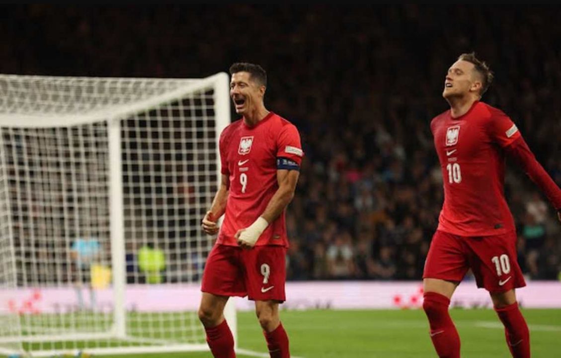 Robert Lewandowski usai mencetak gol untuk Polandia di laga vs Skotlandia