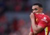 Trent Alexander-Arnold menutup mulutnya dengan jersey