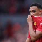 Trent Alexander-Arnold menutup mulutnya dengan jersey