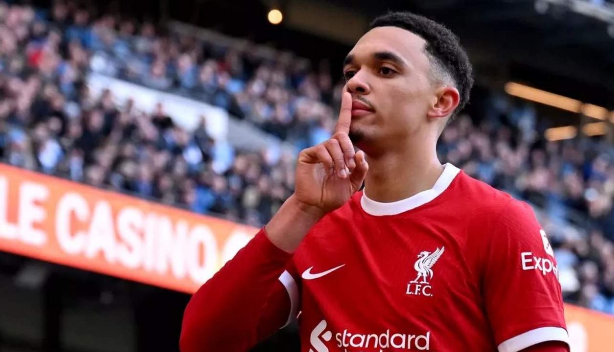 Trent Alexander-Arnold selebrasi usai cetak gol