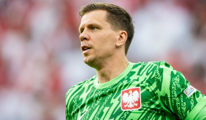 Wojciech Szczesny saat membela Polandia