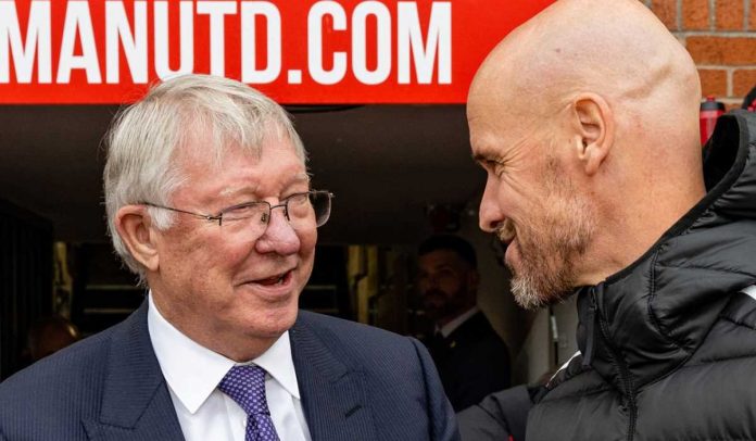 Alex Ferguson bersalaman dengan Erik ten Hag