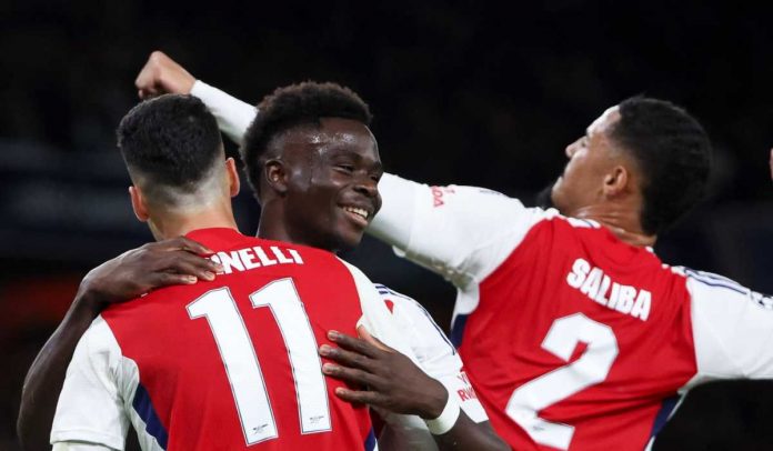 Bukayo Saka dan Gabriel Martinelli rayakan gol bersama