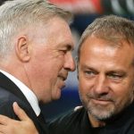 Carlo Ancelotti berpelukan dengan Hansi Flick usai laga