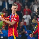 Dani Olmo dan Marc Cucurella usai Spanyol menang Euro