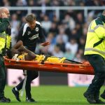 Danny Wellbeck mendapatkan pertolongan medis di laga Brighton melawan Newcastle