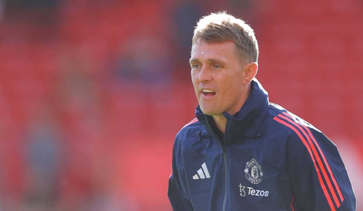 Darren Fletcher kesal dengan wasit dalam pertandingan Manchester United vs Brentford