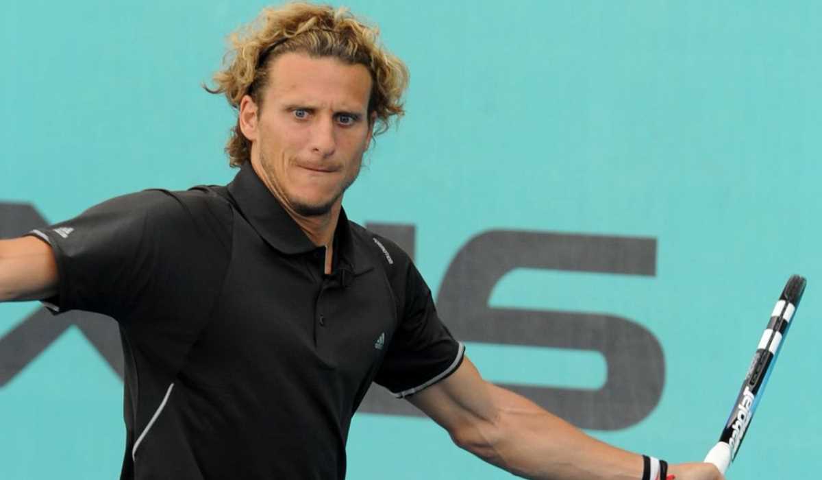 Diego Forlan memulai karir tenis profesional