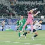 Duel Persebaya vs PSM Makassar