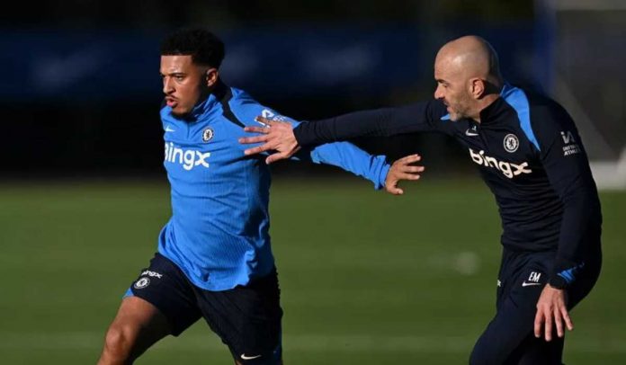 Enzo Maresca dan Jadon Sancho di sesi latihan Chelsea