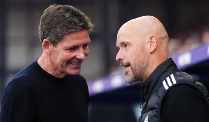 Erik ten Hag berbicara dengan Oliver Glasner