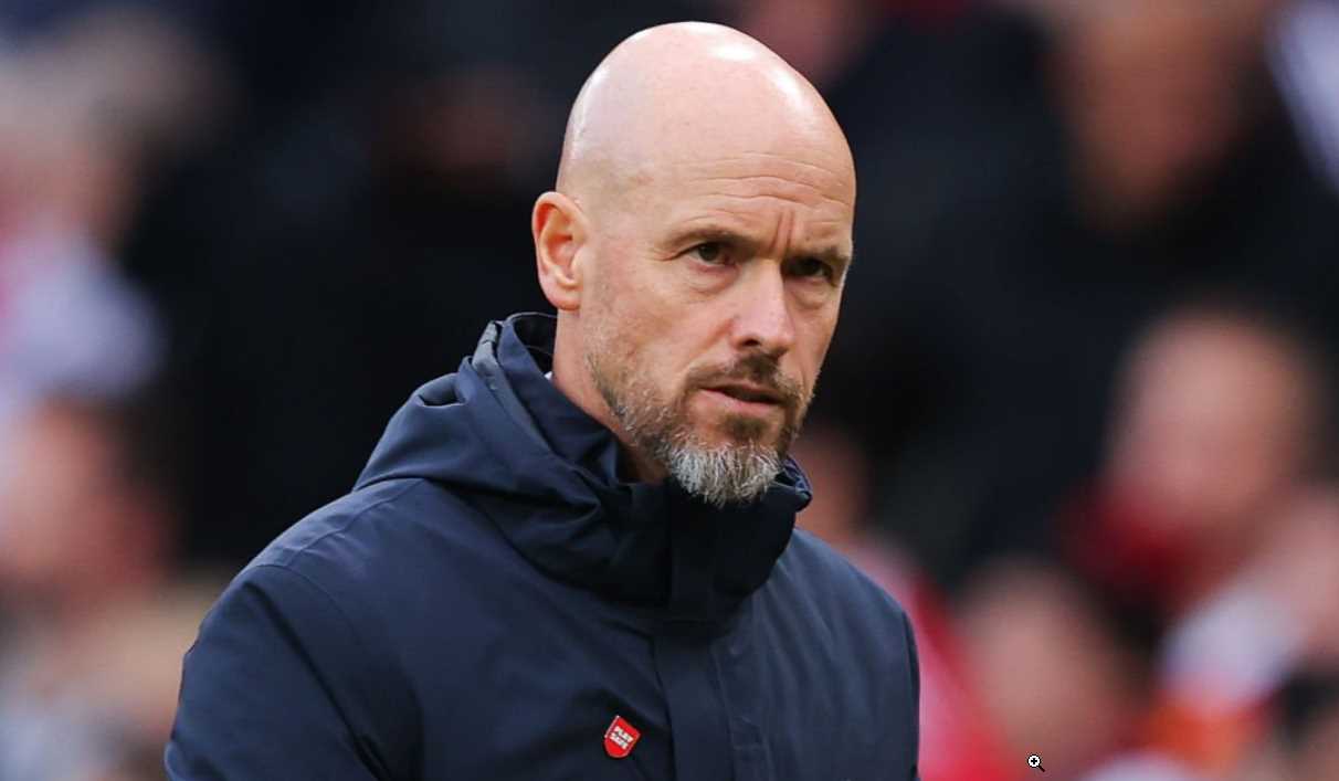 Erik ten Hag meninggalkan lapangan