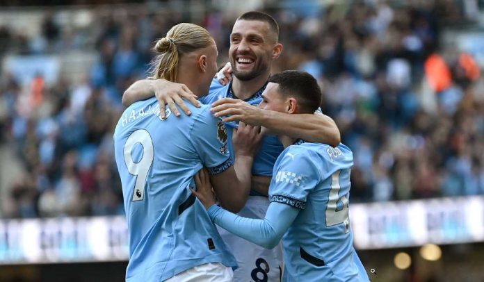 Erling Haaland, Phil Foden, dan Mateo Kovacic rayakan gol