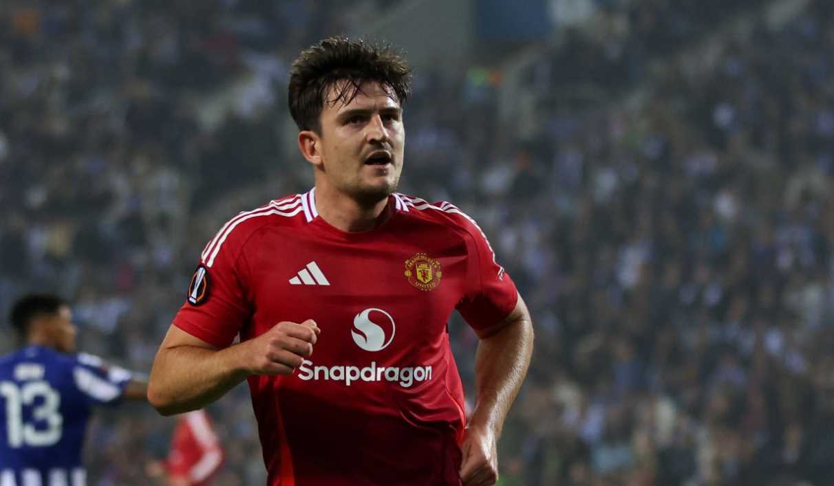 Harry Maguire rayakan gol ke gawang Porto