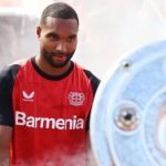 Jonathan Tah usai membawa Bayer Leverkusen juara Bundesliga