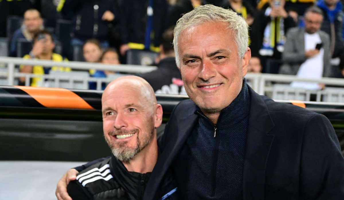 Jose Mourinho memeluk Erik ten Hag