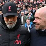 Jurgen Klopp berbincang dengan Erik ten Hag