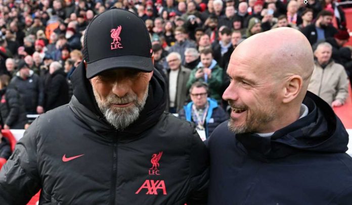 Jurgen Klopp berbincang dengan Erik ten Hag