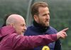 Lee Carsley bersama Harry Kane di latihan