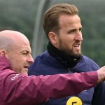 Lee Carsley bersama Harry Kane di latihan