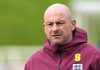 Lee Carsley memimpin latihan skuad Inggris