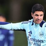 Mikel Arteta pimpin latihan tim Arsenal