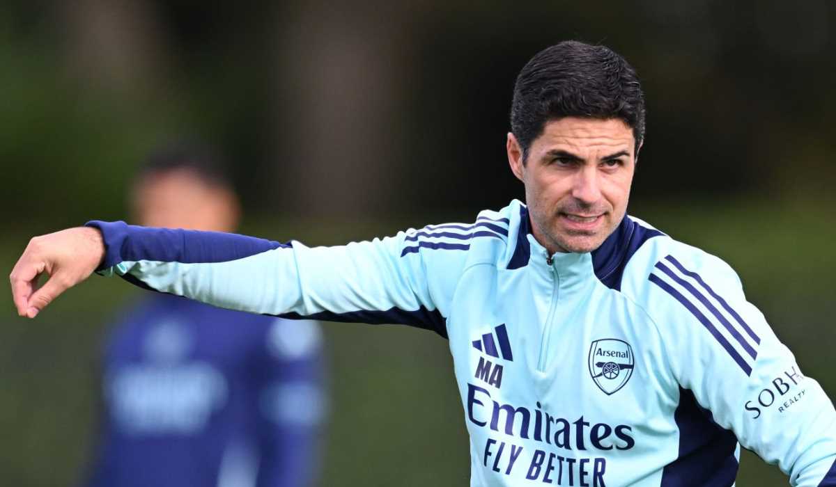 Mikel Arteta pimpin latihan tim Arsenal