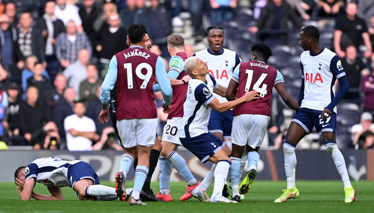 Mohammed Kudus vs pemain Tottenham