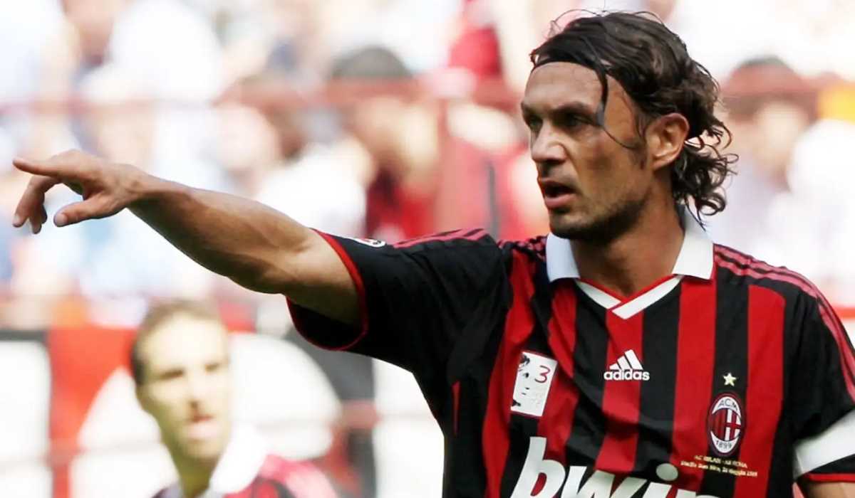 Paolo Maldini dianggap sebagai bek terbesar dalam sejarah