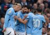 Para pemain Manchester City merayakan gol