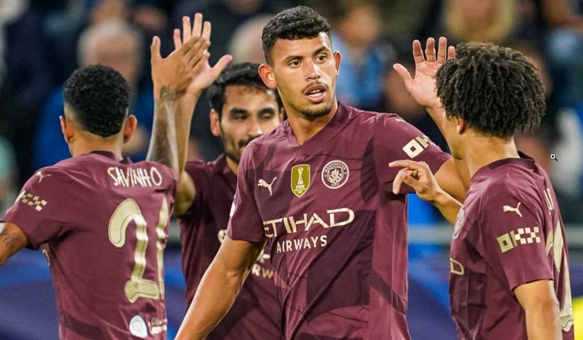 Para pemain Manchester City rayakan gol