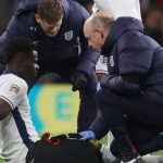 Pemain Arsenal Bukayo Saka saat cedera membela Timnas Inggris