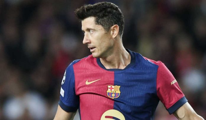 Robert Lewandowski masih dipercaya Barcelona