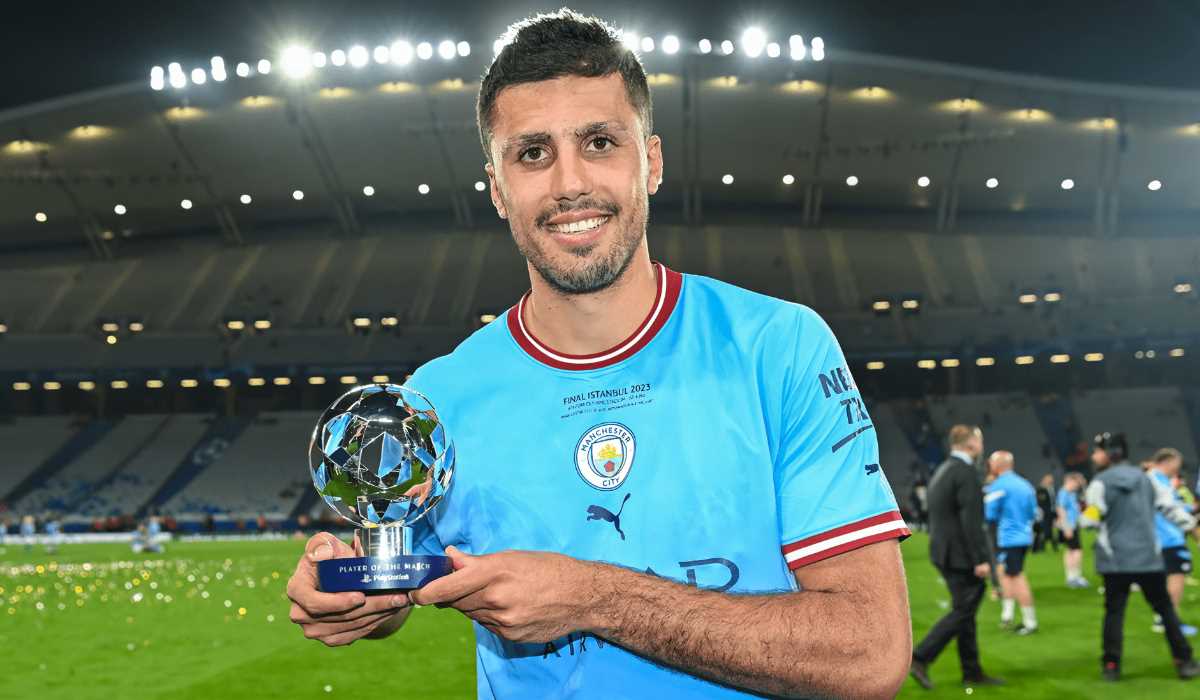 Rodri dengan penghargaan MVP Liga Champions