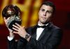 Rodri mengangkat penghargaan Ballon d'Or 2024