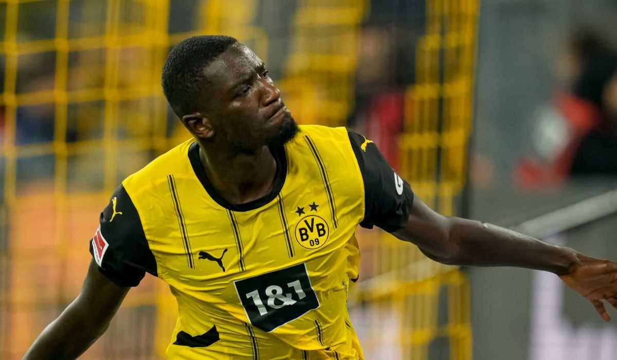 Serhou Guirassy merayakan gol kemenangan Dortmund