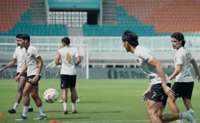 Sesi Latihan Dewa United