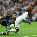 Vinicius Jr saat menangkan penalti di laga Real Madrid vs Betis