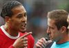 Virgil van Dijk berdebat dengan wasit