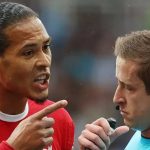 Virgil van Dijk berdebat dengan wasit