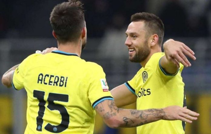 Inter Milan siap lepas beknya