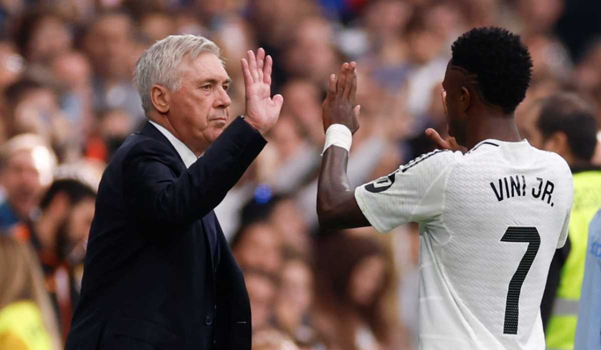 Carlo Ancelotti tos dengan Vinicius Junior