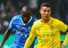 Cristiano Ronaldo berduel dengan Kalidou Koulibaly